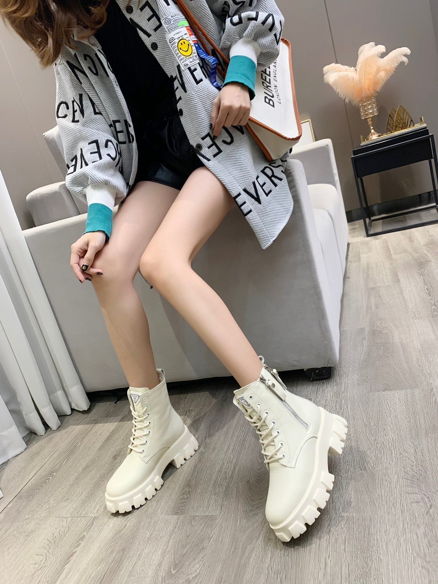 PRADA 25S SNOW BOOTS IN WHITE CALFSKIN