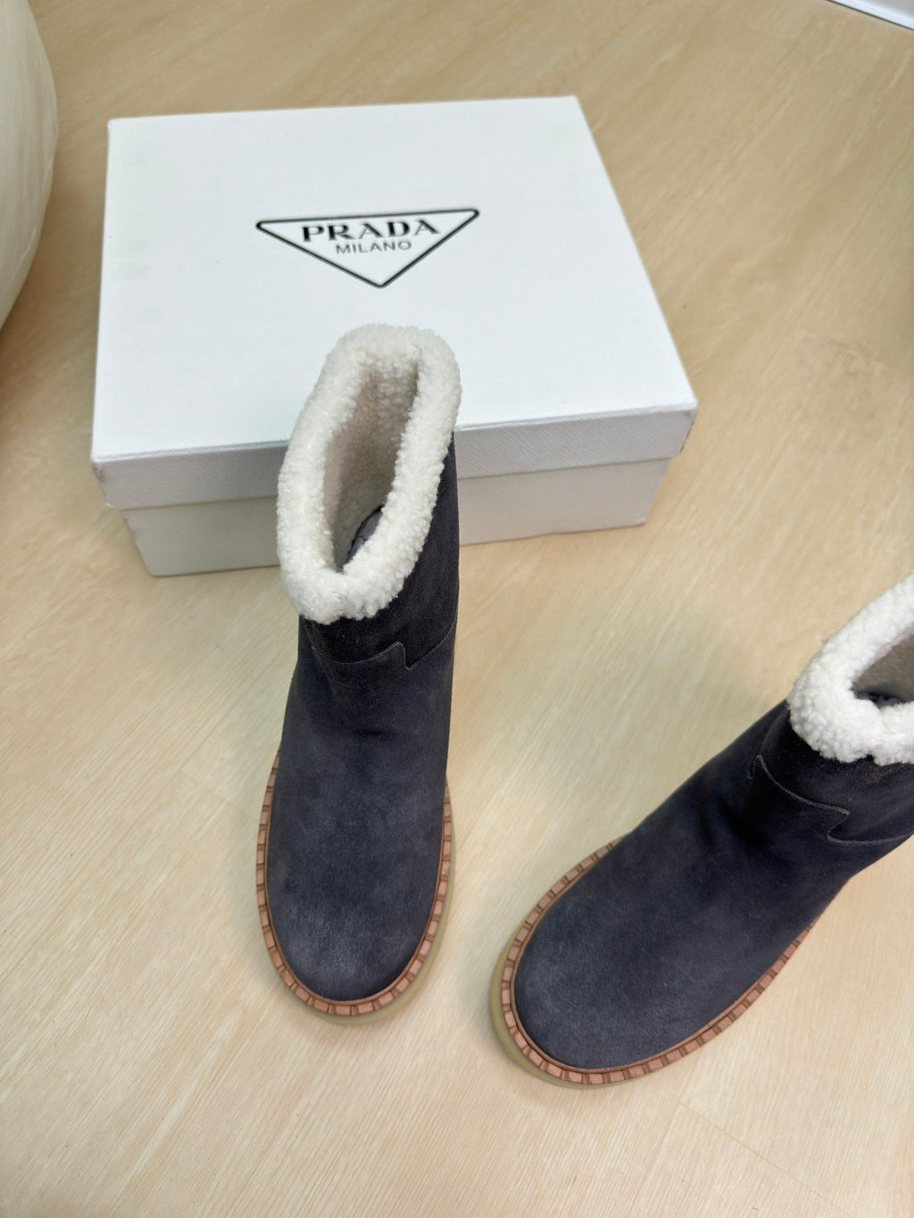 PRADA SUEDE BOOTS SLATE GRAY WITH SHEARLING LINING AND RUBBER FLATFORM SOLE